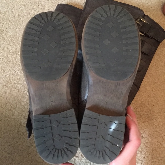 Distressed boots - Picture 4 of 4